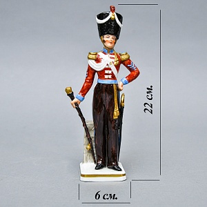 Коллекционная Фарфоровая статуэтка «Солдаты Британской армии. Тамбур - майор», SITZENDORF Германия.