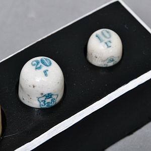 Редкость! Антикварный Набор фарфоровых гирь разновесов (100-50-20-10гр.) - СССР - 20 гг.