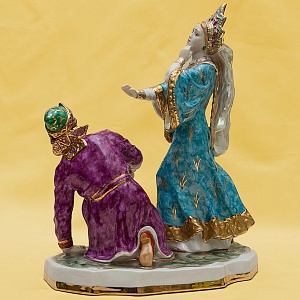 Авторская Фарфоровая статуэтка «Царе́вна-лягу́шка», СССР Дулево, 50-е года.