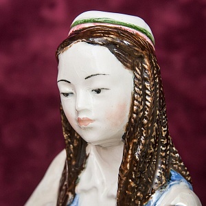 Коллекционная статуэтка - мелочевница «Узбечка с ковром», Фаянс ЗиК Конаково СССР, 1952 - 1962 годы. 