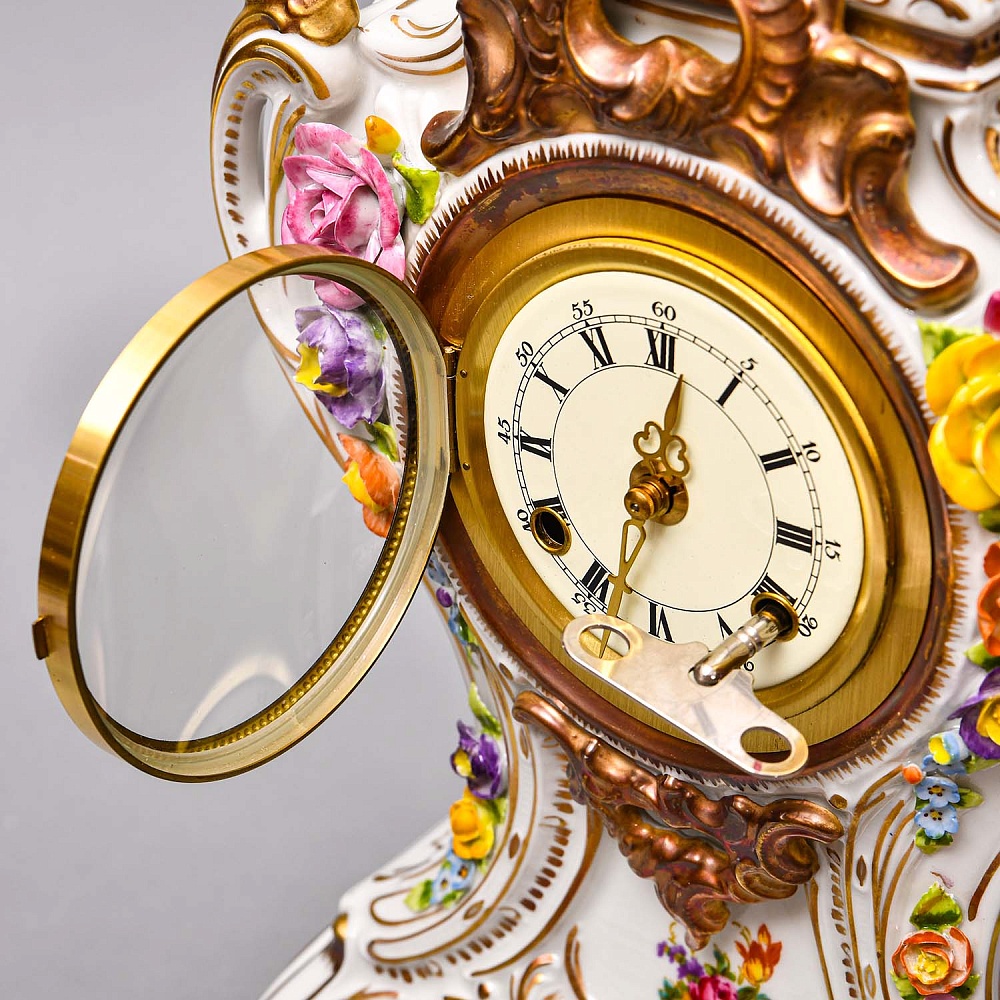Большие Каминные Механические Фарфоровые Часы с боем «Букет из Роз», Franz Hermle & Sohn Германия 50 гг.