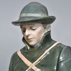 Коллекционная Фарфоровая статуэтка «Охотник  с собакой», Royal Copenhagen Дания, 1992 - 1999 годы. 