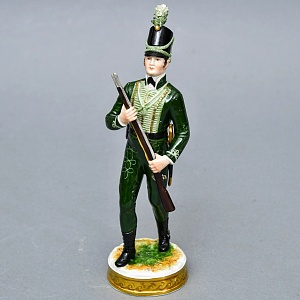 Фарфоровая статуэтка Солдат - «Стрелок корпуса герцога Камберлендского», Rudolf Kammer Германия.