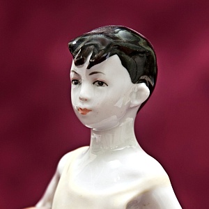 Коллекционная Авторская Фарфоровая статуэтка «Футболист - Юный вратарь», ЛФЗ СССР 1961 год.