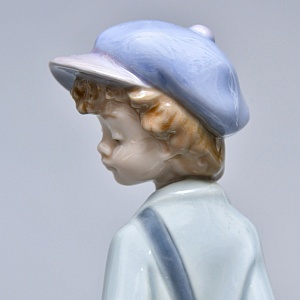 Коллекционная Фарфоровая статуэтка «Мальчик с рогаткой», Lladro Испания, 1987 - 1998 годы.