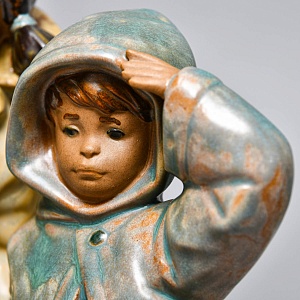 Коллекционная Фарфоровая статуэтка «Дети с фонарем», Lladro серия Грес, Испания.