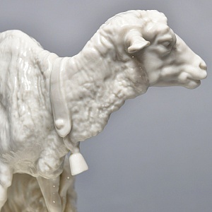 Коллекционная Фарфоровая статуэтка «Овца с ягненком», Nymphenburg Германия, середина ХХ века.