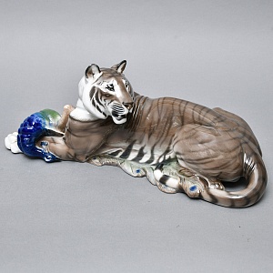 Большая! Авторская Фарфоровая статуэтка «Тигр с павлином», ROSENTHAL Германия, 1919 - 1934 годы. 