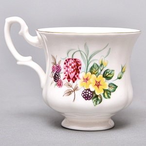 Коллекционная Фарфоровая Кофейная пара «Букет с ежевикой», ROYAL ALBERT Англия.