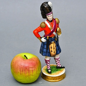 Редкая!!! Фарфоровая Cтатуэтка «Солдаты Британской Армии. 92-й пехотный полк», RUDOLF KAMMER Германия. 