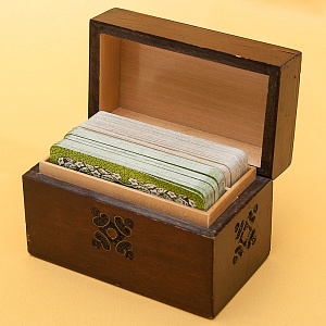 Набор - Винтажные Игральные Карты 2 × 55 карт в деревянной шкатулке, Франция середина ХХ века.