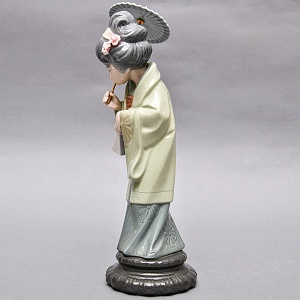 Коллекционная Фарфоровая статуэтка «Гейша с зонтом» Н - 30 см. Lladro, Испания - 1978 год.