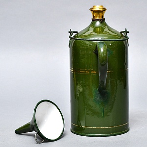 Антикварная Канистра для бензина с воронкой - Эмалированный Бидон на 2 литра, Германия начало ХХ века.