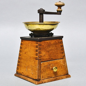 Деревянная Старинная Ручная Механическая Кофемолка - Мельница «GARANTIRT», Бельгия начало ХХ века.