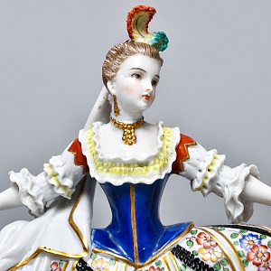 Антикварная статуэтка «Дама - Королевский прием», Фарфор SITZENDORF Германия, 1884 - 1902 годы.