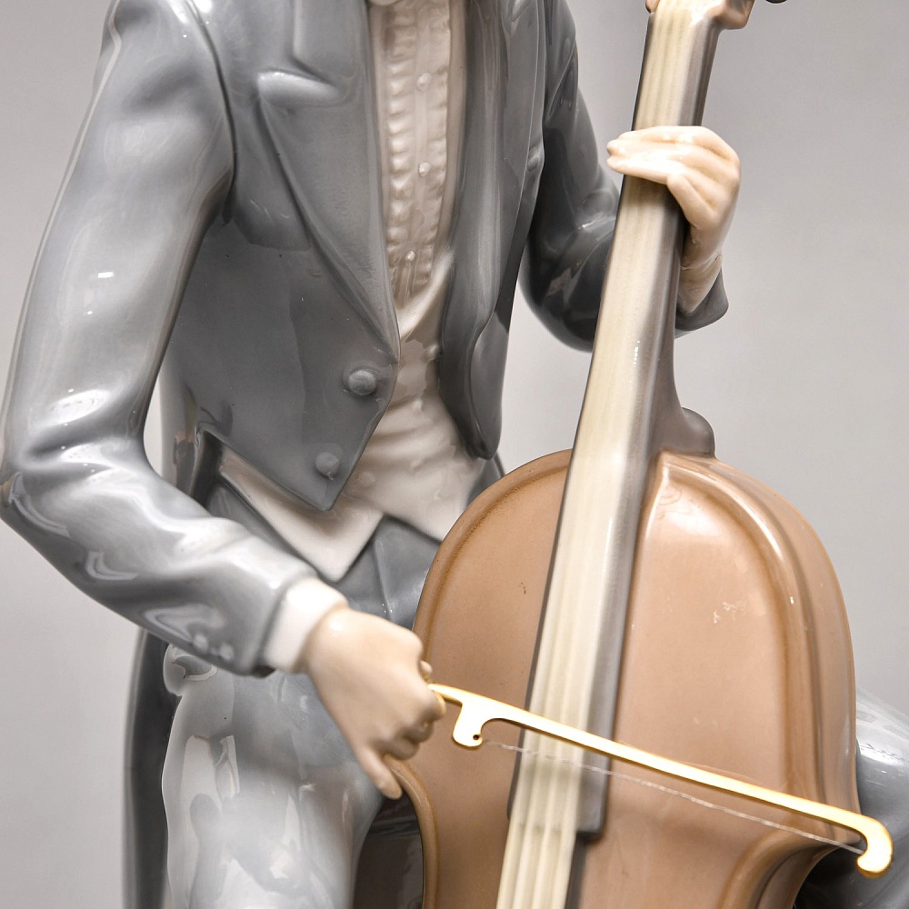 Коллекционная Фарфоровая статуэтка «Музыкант. ВИОЛОНЧЕЛИСТ», Lladro Испания 70-е годы.