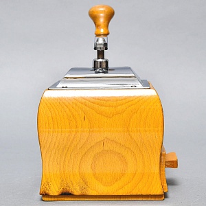 Коллекционная ручная механическая кофемолка «PeDe» Голландия, середина ХХ века.