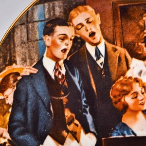 Коллекционная Фарфоровая тарелка «Cемейный вечер у фортепиано», RECO США, 1984 год. 