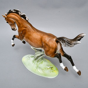 Большая Фарфоровая статуэтка «Бегущий конь. Арабский жеребец», ROSENTHAL Германия. 
