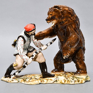 Коллекционная Фарфоровая Статуэтка «Охота на медведя», Россия. 