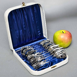 «Хильдесхаймская роза» - Сервировочный Набор Десертных Ложечек и Вилочек, Silverplate, Германия 60-е годы.