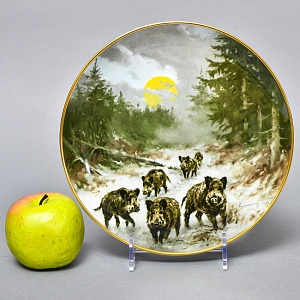 Коллекционная Фарфоровая Тарелка - Блюдо «Дикая Природа. Семья кабанов зимой»  KAISER Германия.
