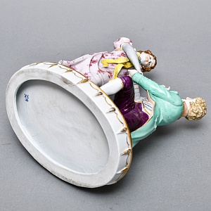 Антикварная статуэтка «Дама с кавалером. Приглашение на танец», Фарфор Muller & Co, Германия, 1907 - 1949 гг. 