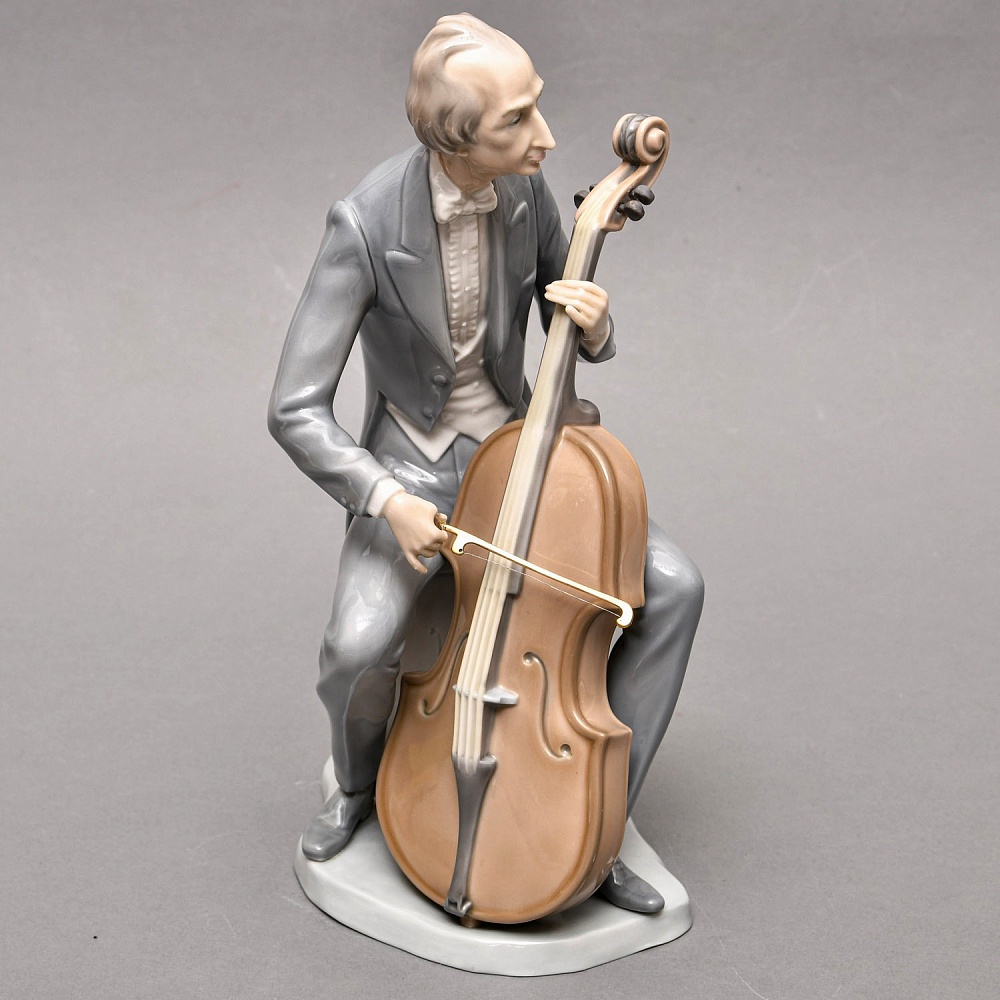 Коллекционная Фарфоровая статуэтка «Музыкант. ВИОЛОНЧЕЛИСТ», Lladro Испания 70-е годы.