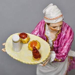 Антикварная Фарфоровая статуэтка «Официант», Мейсен / Meissen Германия, начало ХХ века. 