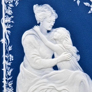 Фарфоровая Картина - Панно - Плакетка «Любовь. Мама и дочь»,  Villeroy&Boch Германия - 1979 год.