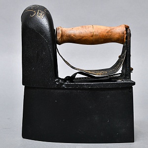 Антикварный Коллекционный Угольный Утюг MONDRACON UC, Англия начало ХХ века.