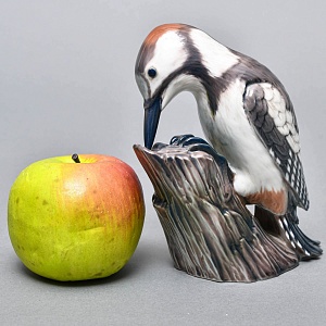 Коллекционная Фарфоровая статуэтка «Птица. Дятел на ветке», Dahl-Jensen Дания, середина ХХ века. 