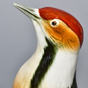 Коллекционная Фарфоровая статуэтка «Птица - Пёстрый Дятел», Карл Энс / Karl Ens, Германия.