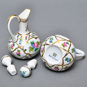 Винтажный Фарфоровый набор Два Соусника на подносе «Цветочная россыпь», Limoges Франция.