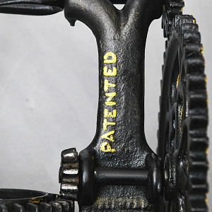 Редкость! Антикварное Чугунное Механическое Устройство для чистки Яблок и Картофеля, США конец XIX века.