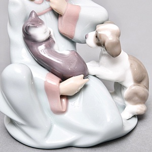Коллекционная Фарфоровая статуэтка «Девочка с кошкой и собакой», Lladro / Лядро Испания. 