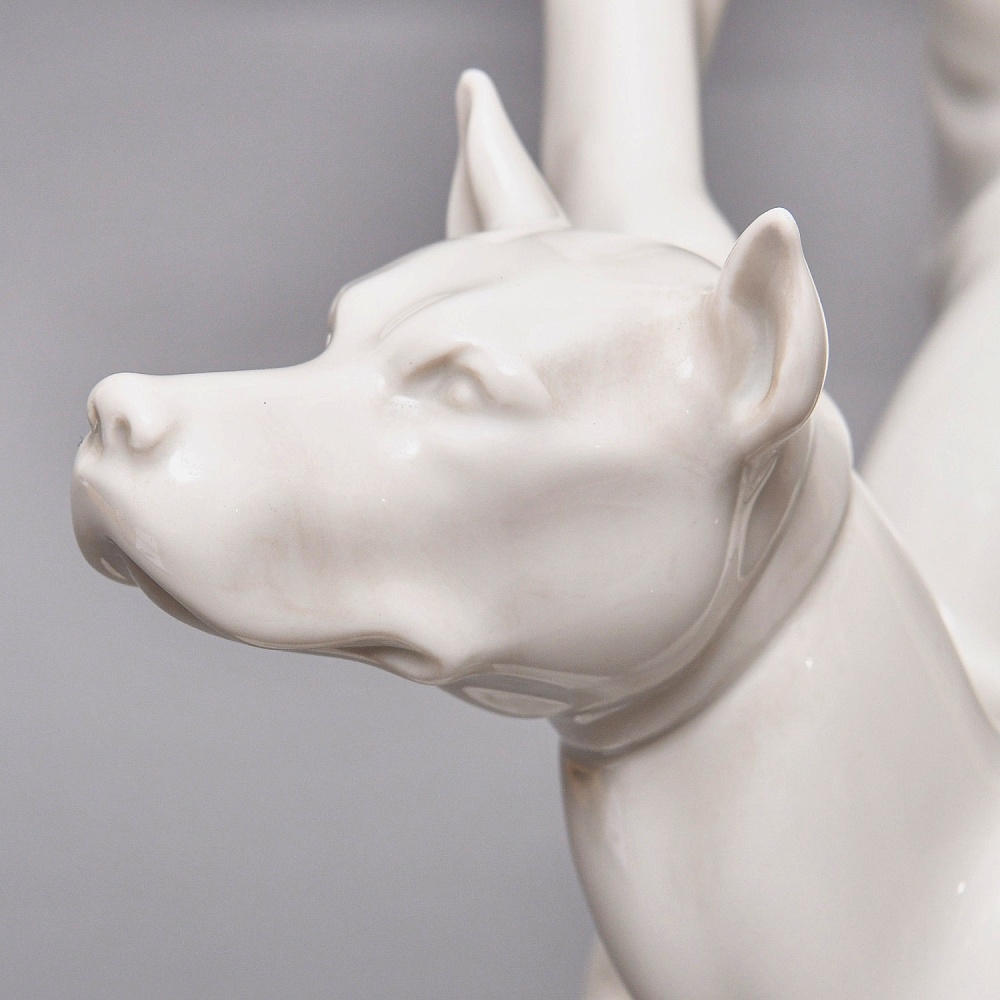 Антикварная Фаофоровая Статуэтка «Охотник с собакой», Wiener Porzellanmanufaktur Augarten, Австрия первая половина ХХ века.