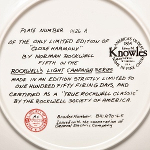 Коллекционная Фарфоровая тарелка «Cемейный вечер у фортепиано», RECO США, 1984 год. 