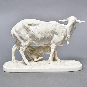 Коллекционная Фарфоровая статуэтка «Овца с ягненком», Nymphenburg Германия, середина ХХ века.