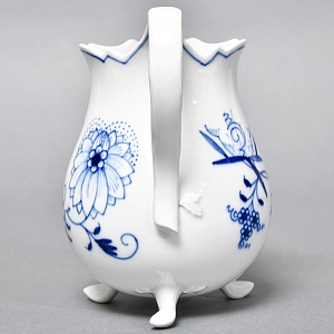 Фарфоровый молочник - сливочник на ножках «Луковый узор», MEISSEN Германия, середина ХХ века. 