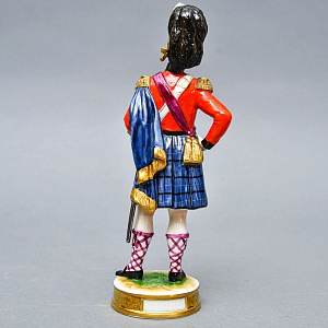 Редкая!!! Фарфоровая Cтатуэтка «Солдаты Британской Армии. 92-й пехотный полк», RUDOLF KAMMER Германия. 