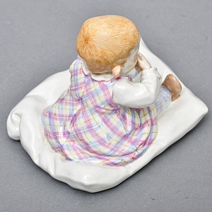 Коллекционная Фарфоровая статуэтка «Дети Хеншеля. Ребёнок, сидящий на подушке», Meissen Германия. 