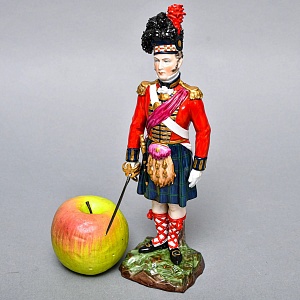 Коллекционная Фарфоровая статуэтка «Солдаты Британской армии. Черный Дозор», SITZENDORF Германия. 