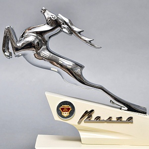 Памятный подарок - Сувенир «Олень» - Шильдик - Эмблема «Волга ГАЗ -21» СССР.