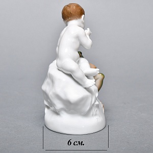  Антикварная Фарфоровая статуэтка «Мальчик и лягушка», ROSENTHAL Германия, 1919 - 1935 годы.