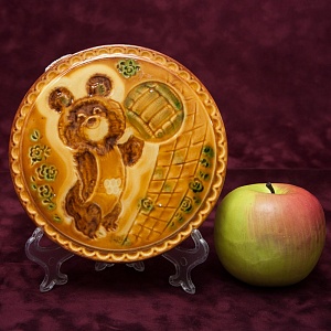 Редкость! Декоративная Плакетка «ОЛИМПИЙСКИЙ МИШКА - Волейбол»  ЗиК Конаково СССР -1980 год.