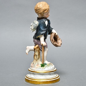 Антикварная Фарфоровая статуэтка «Купидон в образе нищего», Meissen Германия, начало ХХ века. 