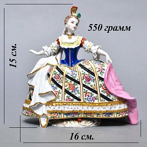 Антикварная статуэтка «Дама - Королевский прием», Фарфор SITZENDORF Германия, 1884 - 1902 годы.