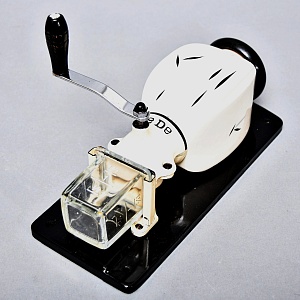 Редкая! Винтажная Настенная Ручная Механическая Кофемолка PeDe, Голландия.