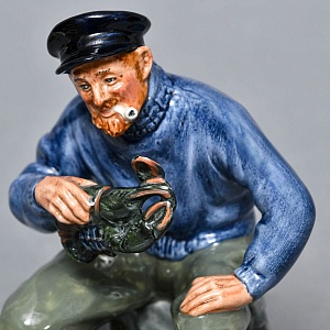Коллекционная Фарфоровая статуэтка «Рыбак с омаром», Royal Doulton Ангия, 1963 - 1994 годы. 